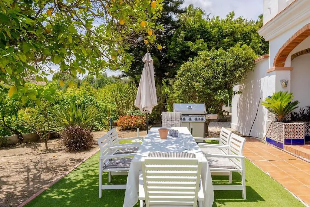 Villa Lovely Holiday Residence - Delicious Pool And Padel Malaga